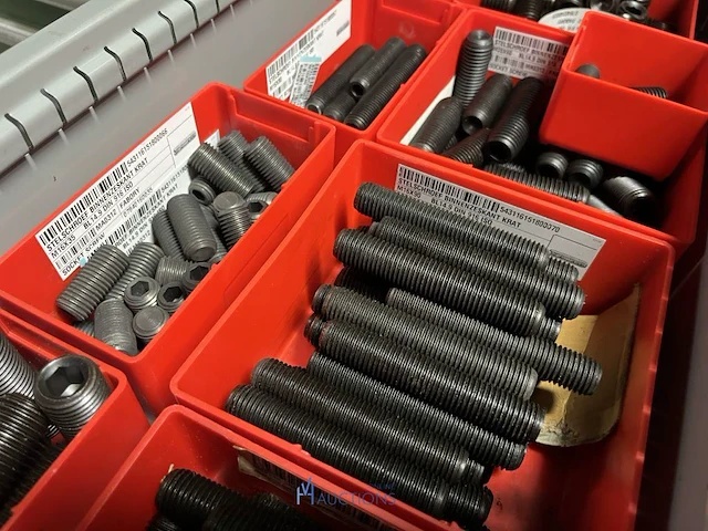 Partij stelschroeven, zwenkwielen en bevestigingsmateriaal - afbeelding 72 van  117