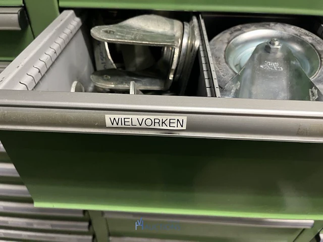 Partij stelschroeven, zwenkwielen en bevestigingsmateriaal - afbeelding 82 van  117