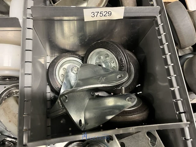 Partij stelschroeven, zwenkwielen en bevestigingsmateriaal - afbeelding 99 van  117