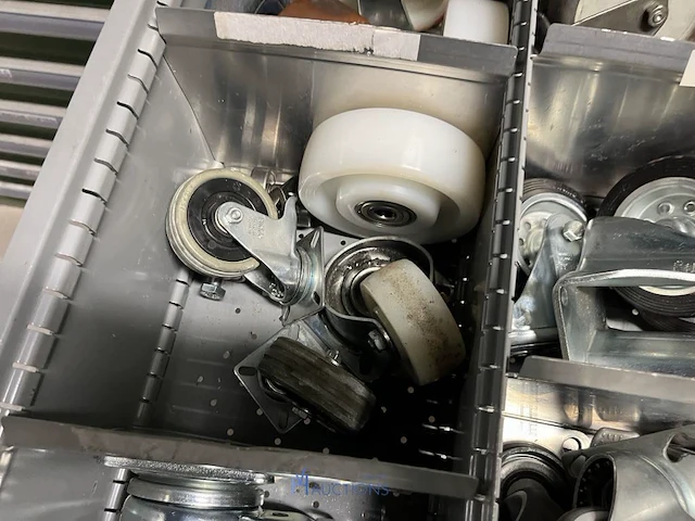 Partij stelschroeven, zwenkwielen en bevestigingsmateriaal - afbeelding 102 van  117