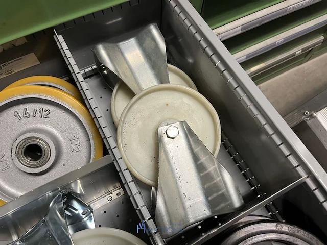 Partij stelschroeven, zwenkwielen en bevestigingsmateriaal - afbeelding 105 van  117