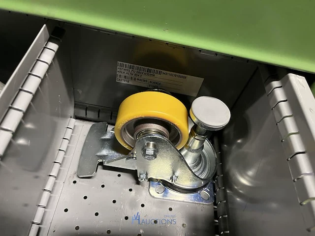 Partij stelschroeven, zwenkwielen en bevestigingsmateriaal - afbeelding 114 van  117