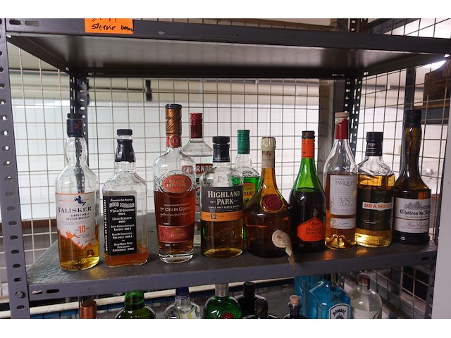 Partij sterke drank - afbeelding 1 van  14