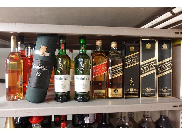 Partij sterke drank - afbeelding 14 van  14