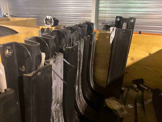 Partij steunen brandstoftanks man (8x) - afbeelding 1 van  8