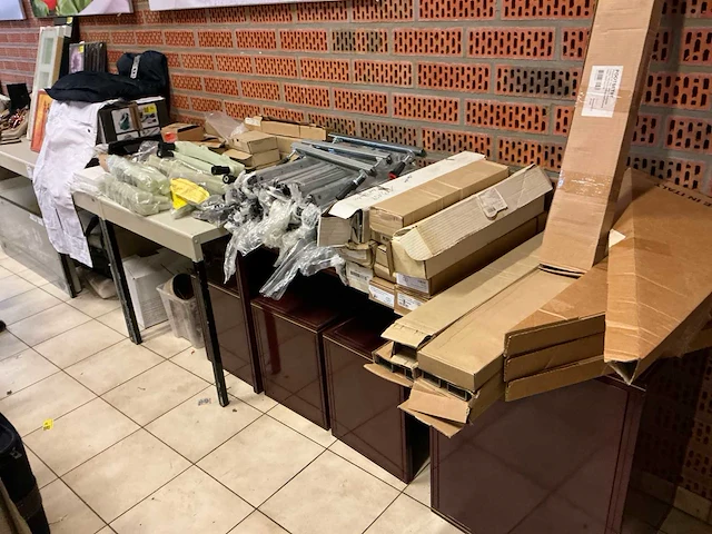 Partij steunpoten voor douchebakken - afbeelding 1 van  5