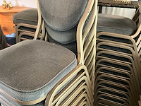Partij stoelen voor restaurant en feestzaal (85x) - afbeelding 4 van  18