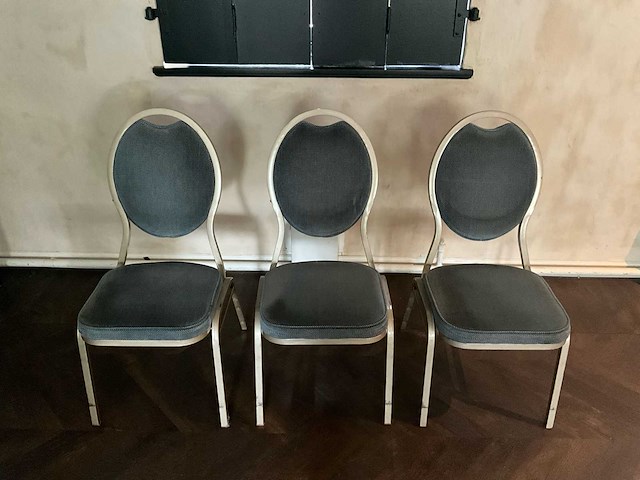 Partij stoelen voor restaurant en feestzaal (85x) - afbeelding 1 van  18