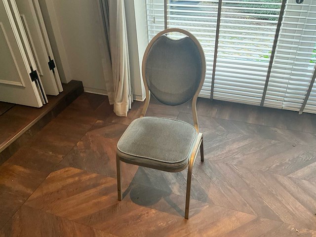 Partij stoelen voor restaurant en feestzaal (85x) - afbeelding 11 van  18