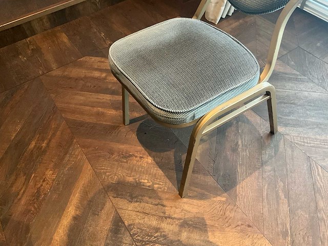 Partij stoelen voor restaurant en feestzaal (85x) - afbeelding 14 van  18