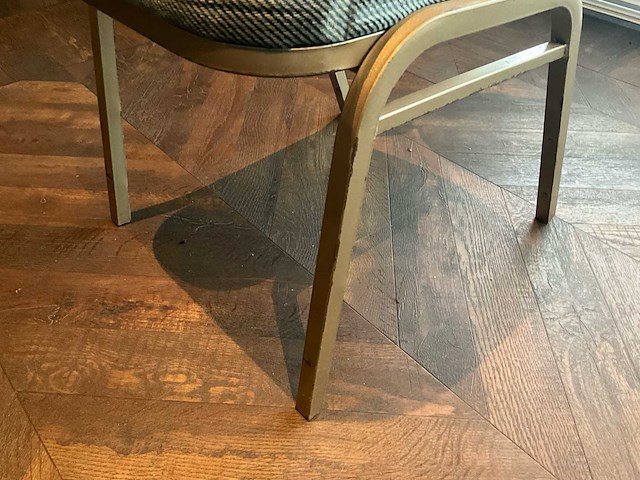 Partij stoelen voor restaurant en feestzaal (85x) - afbeelding 15 van  18