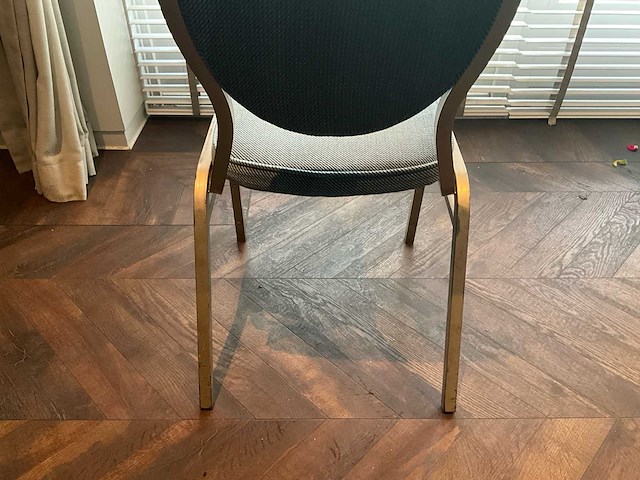 Partij stoelen voor restaurant en feestzaal (85x) - afbeelding 18 van  18