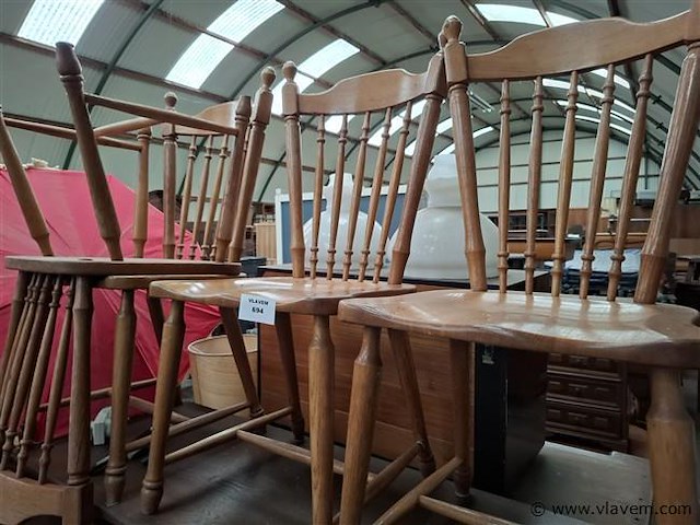 Partij stoelen - afbeelding 1 van  1
