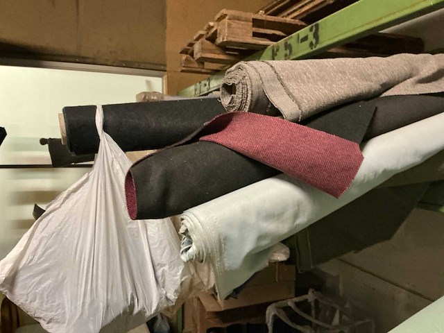 Partij stof op rol - afbeelding 2 van  4