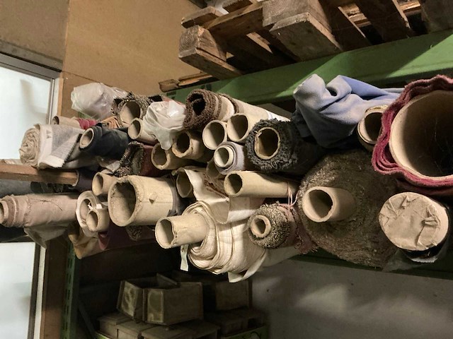 Partij stof op rol - afbeelding 3 van  4