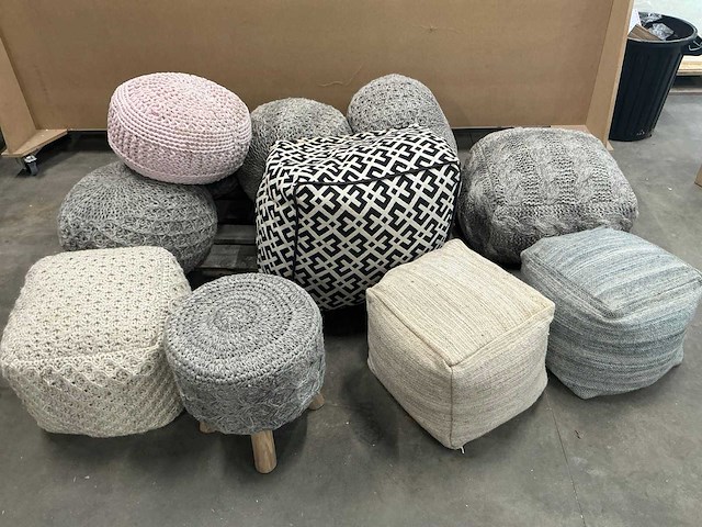 Partij stoffen zitpoefen (10x) - afbeelding 1 van  7