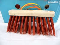 Partij straatborstels - afbeelding 2 van  3