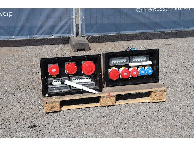 Partij stroomverdeelkasten schneider cbr25-sch 230/400v 2022 - afbeelding 1 van  1