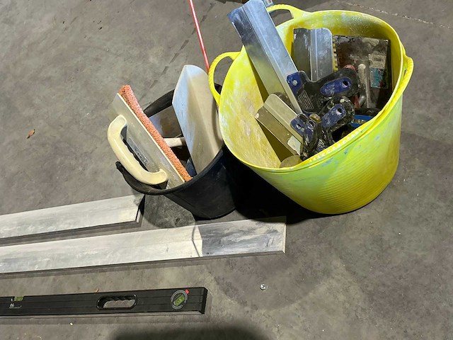 Partij stukadoorbenodigdheden - afbeelding 1 van  3