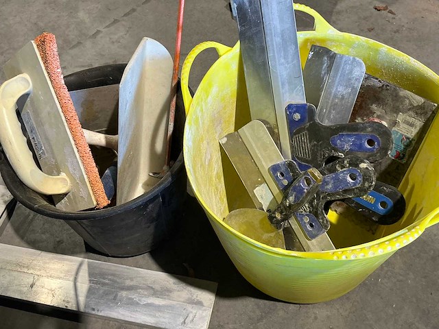 Partij stukadoorbenodigdheden - afbeelding 2 van  3