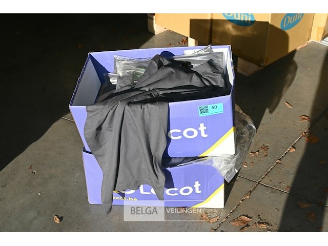 Partij t-shirts en inlegzolen - afbeelding 1 van  7