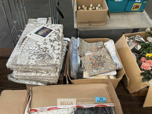 Partij tafeldecoratie, lakens onderleggers etc - afbeelding 2 van  8