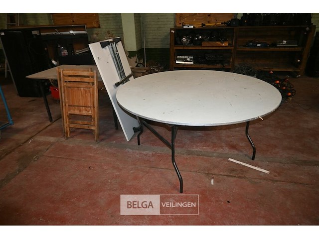 Partij tafels en stoelen - afbeelding 1 van  9