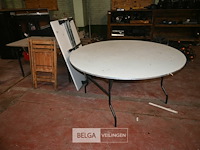 Partij tafels en stoelen - afbeelding 1 van  9