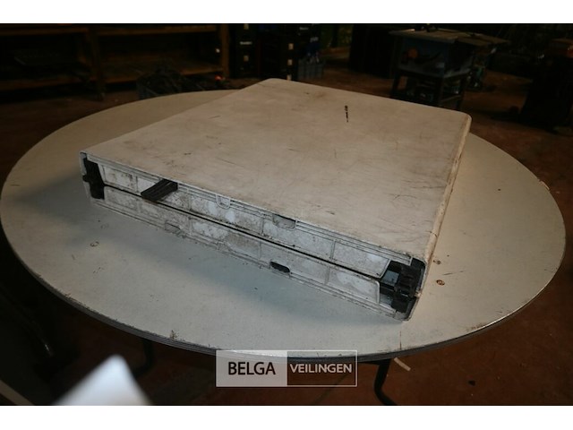 Partij tafels en stoelen - afbeelding 8 van  9