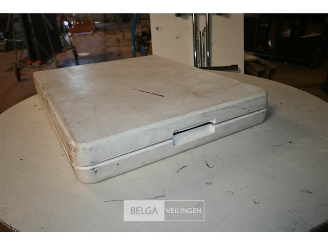 Partij tafels en stoelen - afbeelding 9 van  9