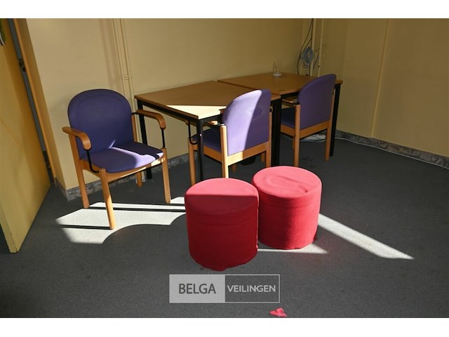Partij tafels + stoelen - afbeelding 1 van  5