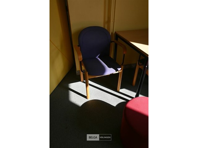 Partij tafels + stoelen - afbeelding 2 van  5