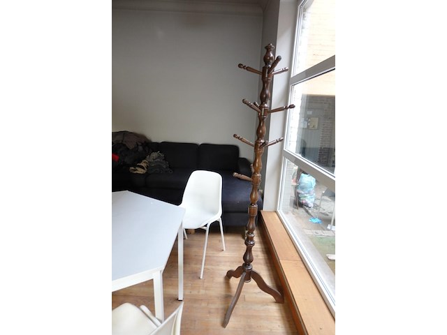 Partij tafels + stoelen - afbeelding 2 van  3