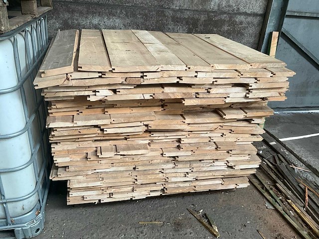 Partij tand- en groef houten planken (1 pallet) - afbeelding 1 van  6