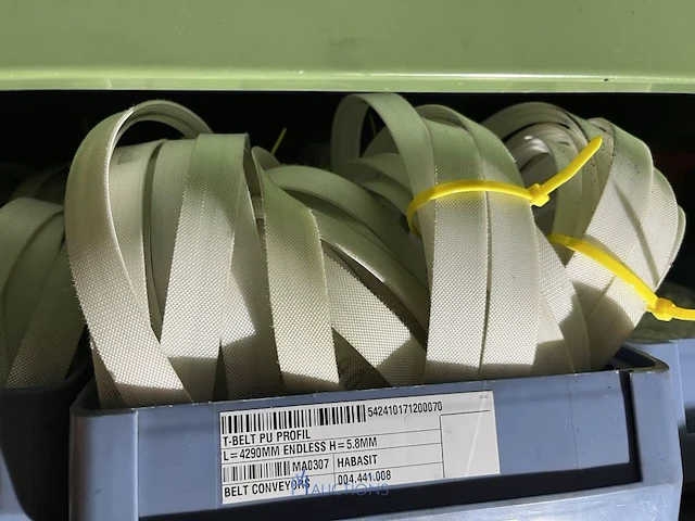Partij tandriemen, aandrijfriemen en riempoelies - afbeelding 73 van  77