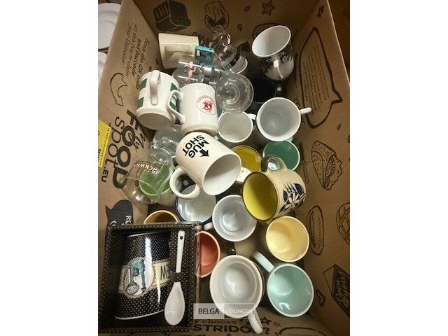 Partij tassen + ondertassen - afbeelding 4 van  4