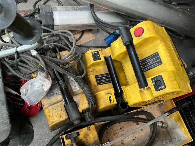 Partij te herstellen machines - afbeelding 9 van  17