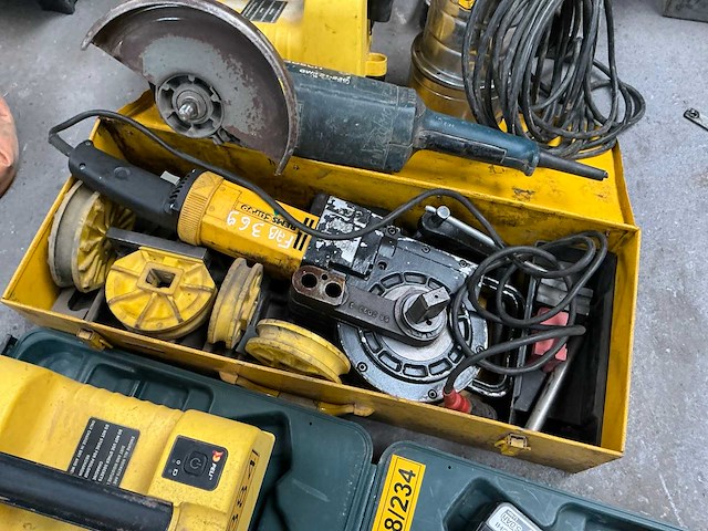 Partij te herstellen machines - afbeelding 13 van  17