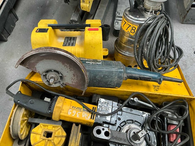 Partij te herstellen machines - afbeelding 14 van  17