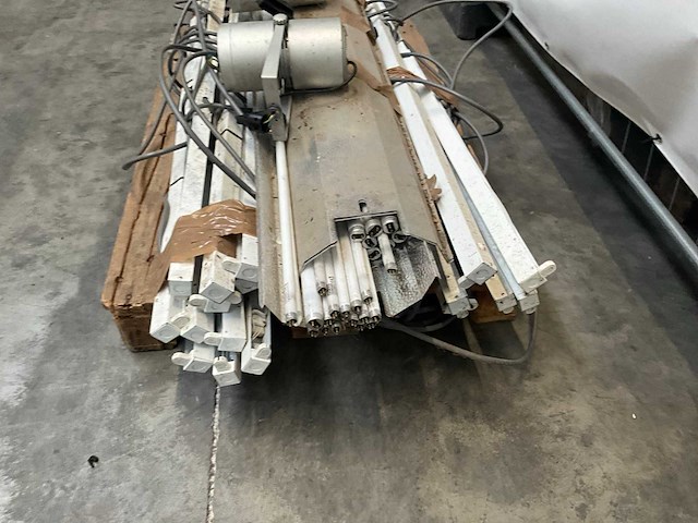 Partij tl armatuur + lampen - afbeelding 7 van  8