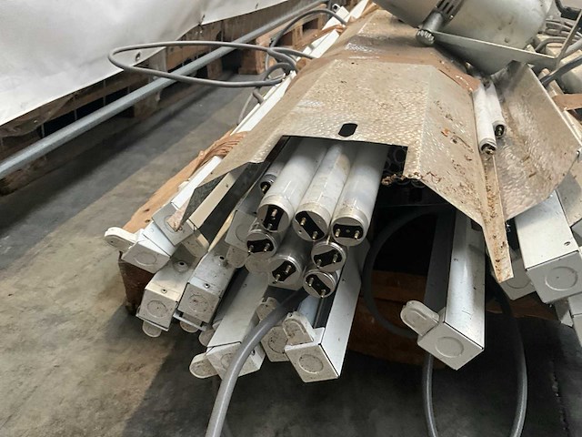 Partij tl armatuur + lampen - afbeelding 5 van  8