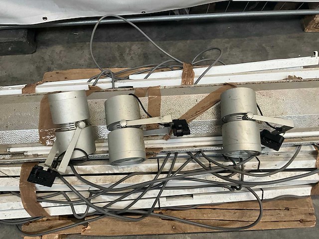 Partij tl armatuur + lampen - afbeelding 6 van  8