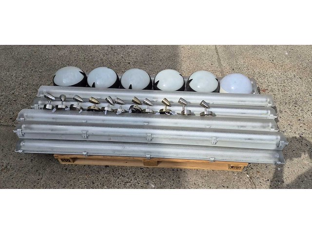 Partij tl lampen - plafondlamp - afbeelding 1 van  1