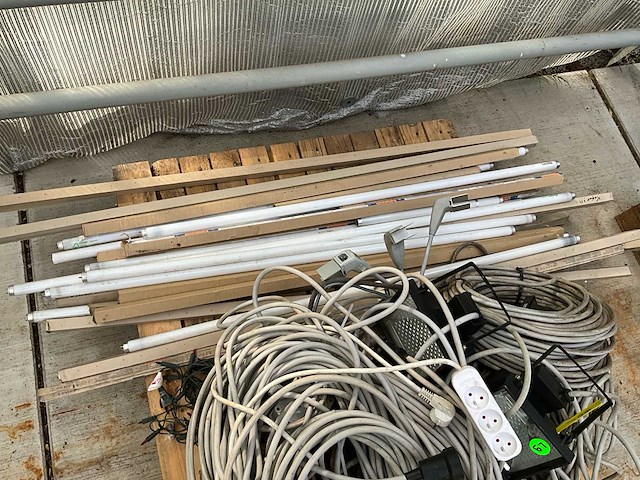 Partij tl lampen,spots en verlengkabels - afbeelding 5 van  7