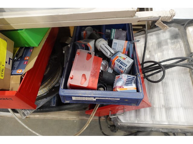 Partij toebehoren elektriciteit - afbeelding 8 van  26