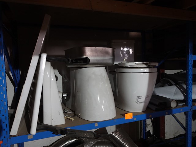 Partij toebehoren sanitair - afbeelding 1 van  9