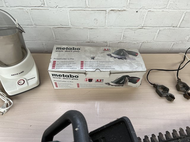 Partij toestellen w.o. haagzaag en lamp - afbeelding 2 van  4