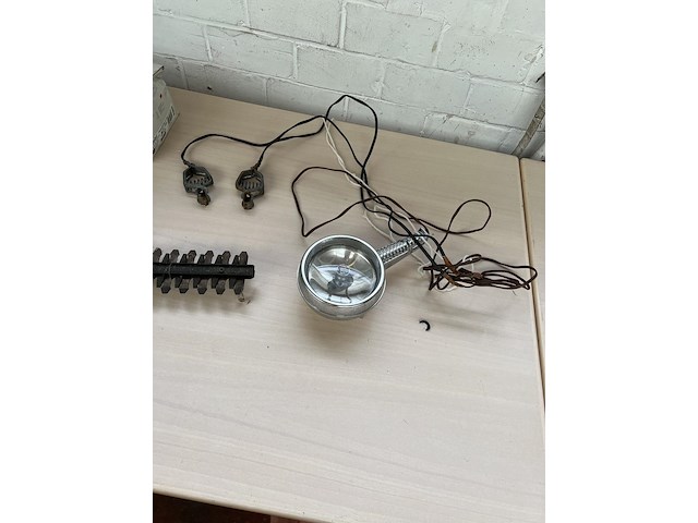 Partij toestellen w.o. haagzaag en lamp - afbeelding 4 van  4