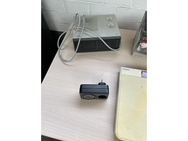 Partij toestellen w.o. weegschaal en scheermachine's - afbeelding 2 van  4