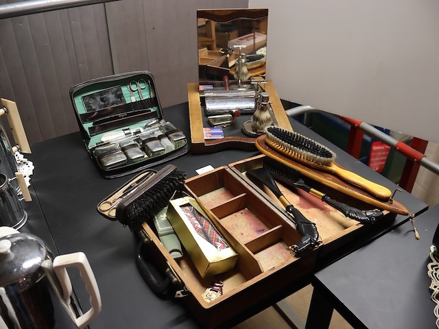 Partij toiletartikelen - afbeelding 1 van  8